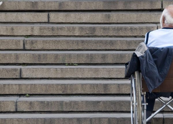 Άρση εμποδίων προσβασιμότητας για άτομα με αναπηρία σε θέατρο |
